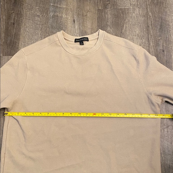 Banana Republic Men's Cream Sweater - Picture 7 of 8